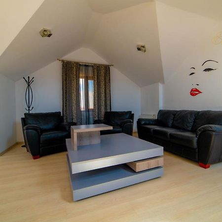 Villa Etiquette Deva Bagian luar foto