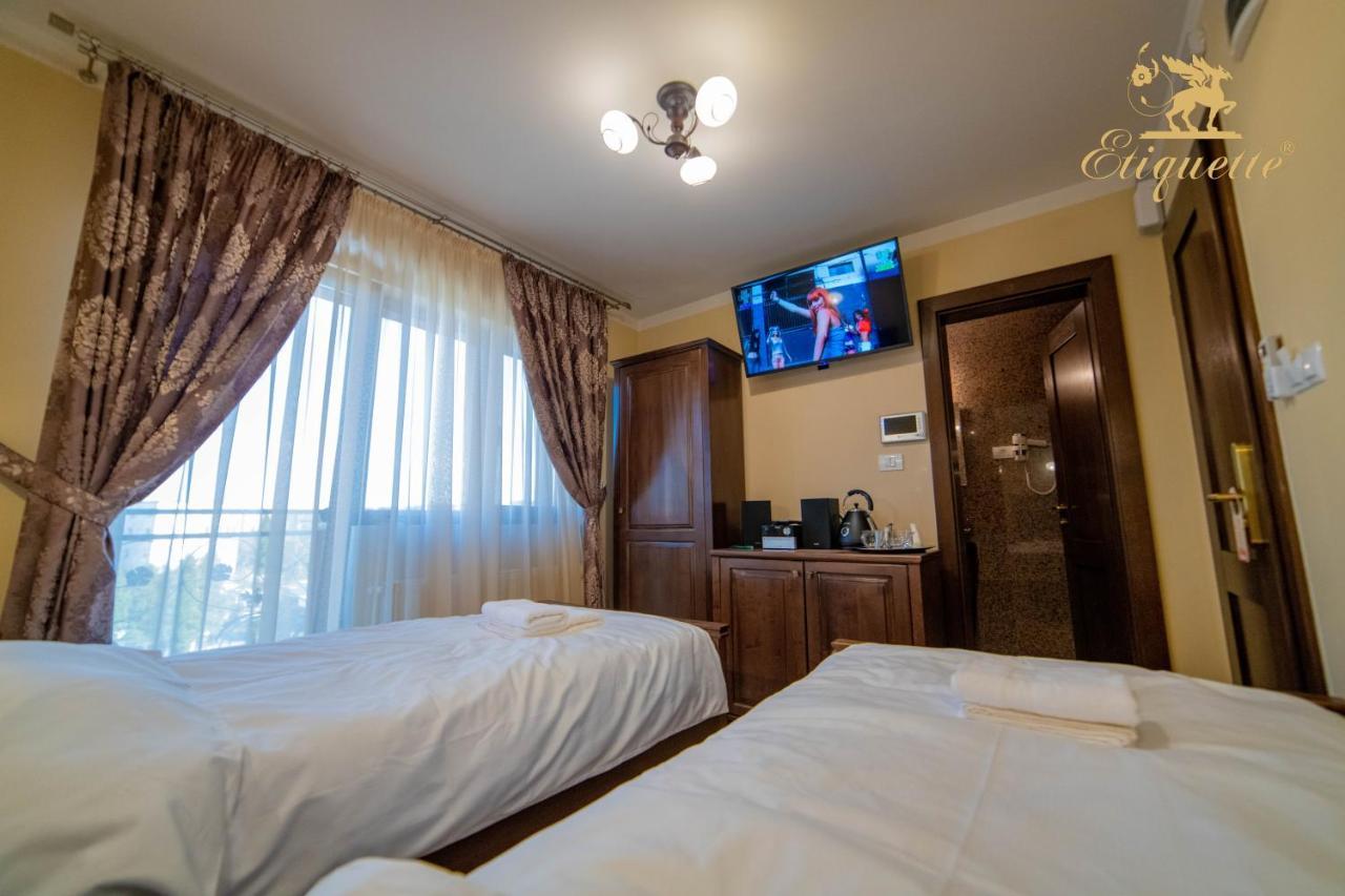 Villa Etiquette Deva Bagian luar foto