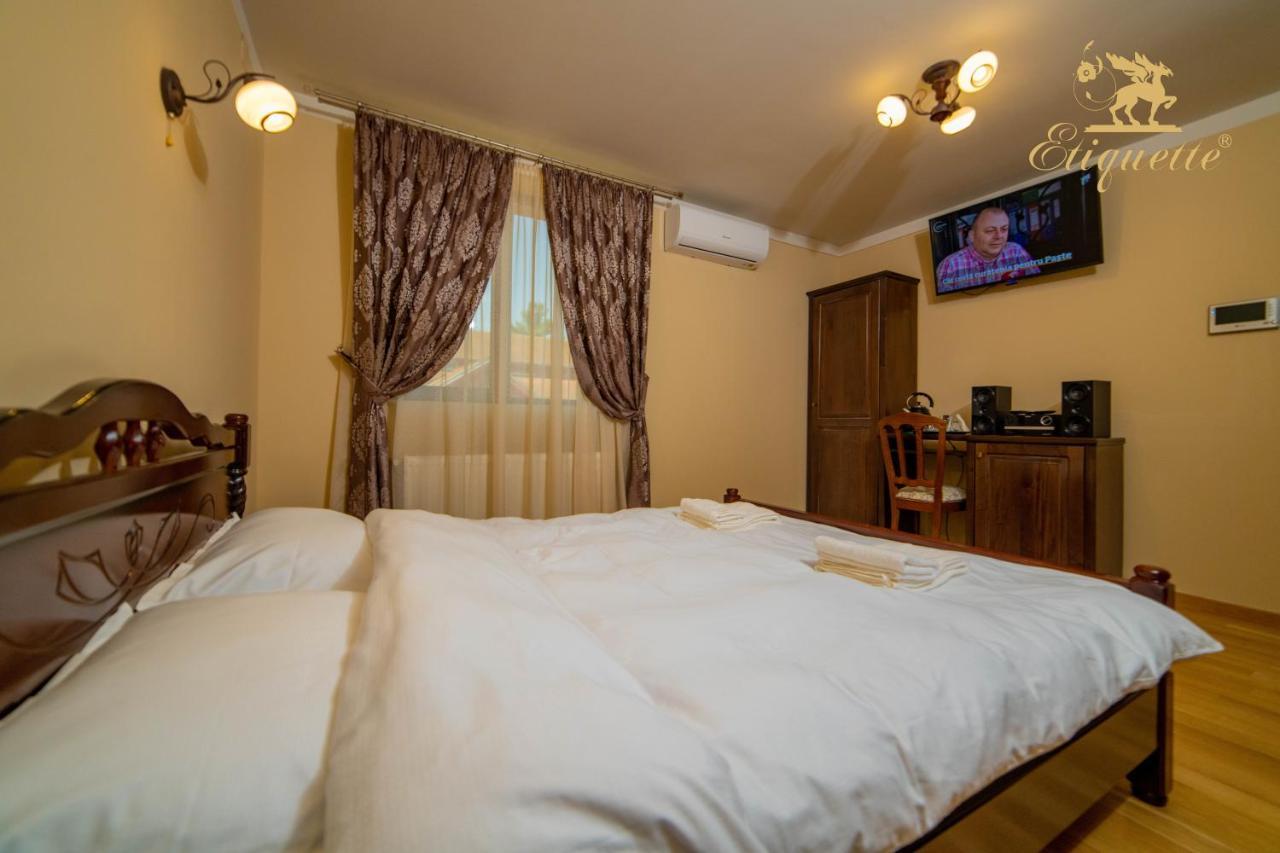 Villa Etiquette Deva Bagian luar foto