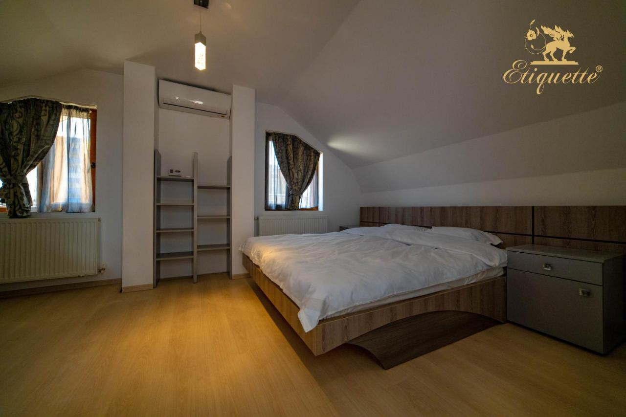 Villa Etiquette Deva Bagian luar foto