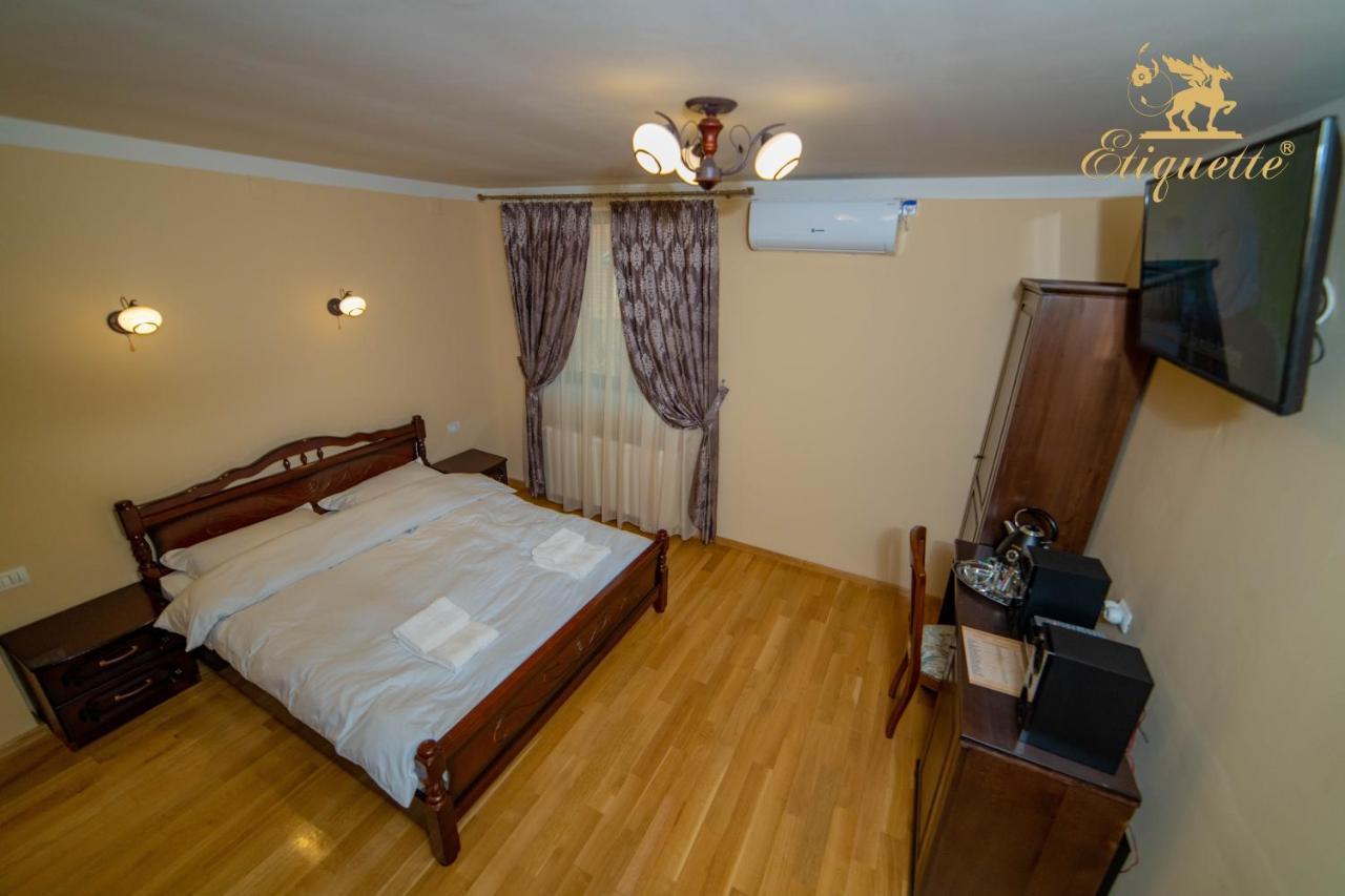 Villa Etiquette Deva Bagian luar foto