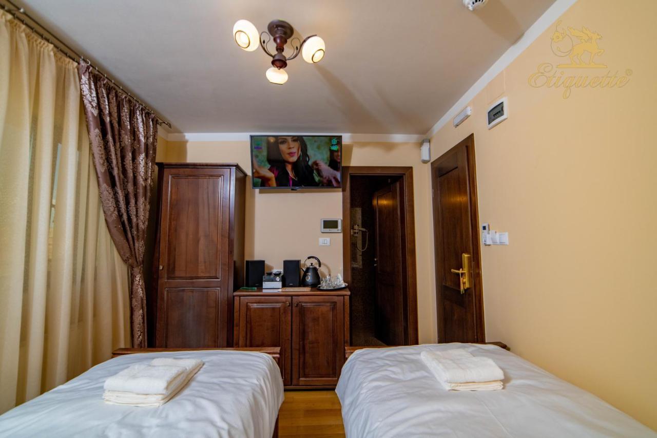 Villa Etiquette Deva Bagian luar foto
