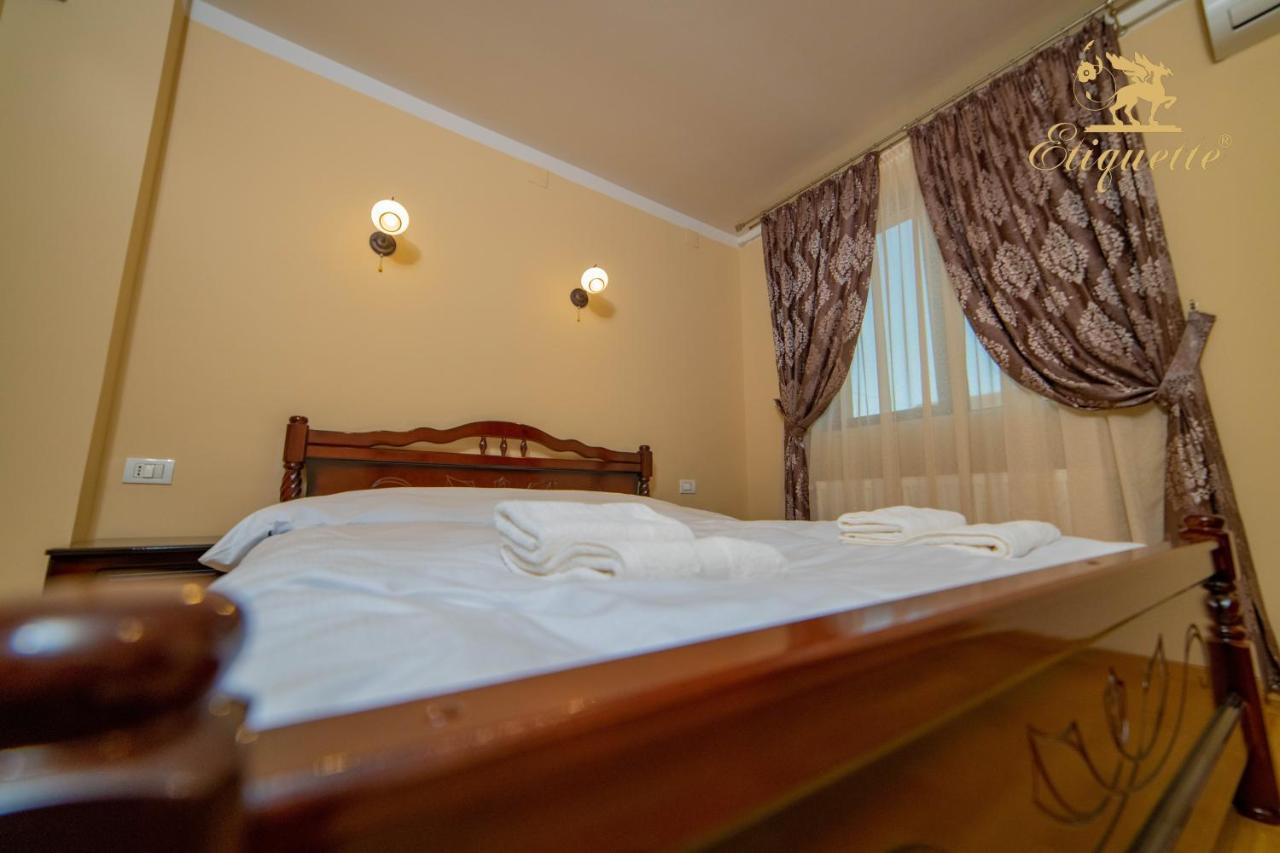 Villa Etiquette Deva Bagian luar foto