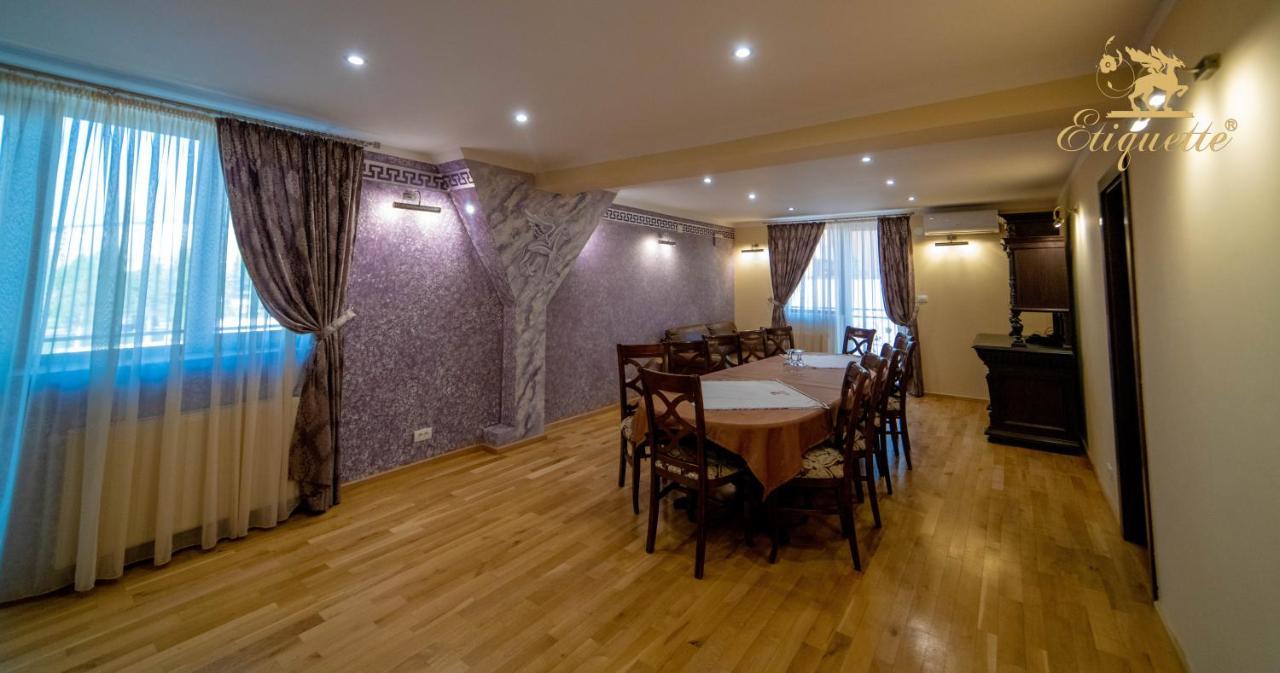 Villa Etiquette Deva Bagian luar foto