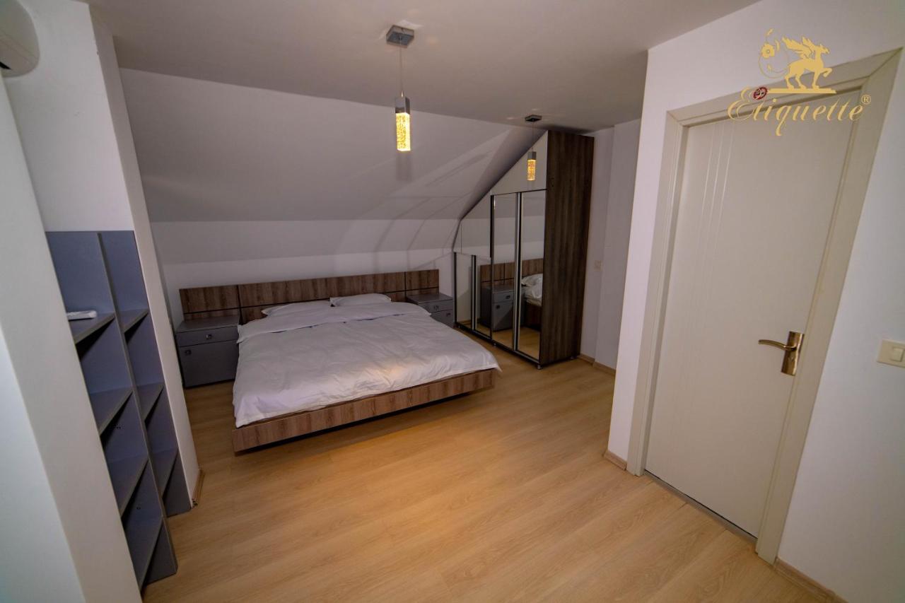 Villa Etiquette Deva Bagian luar foto